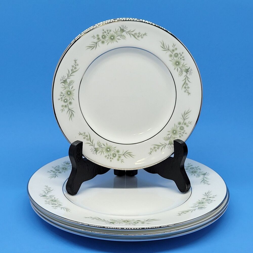 Wedgwood Westbury 3 Salad and 2 Bread Plates Lot of 5 pieces Excellent